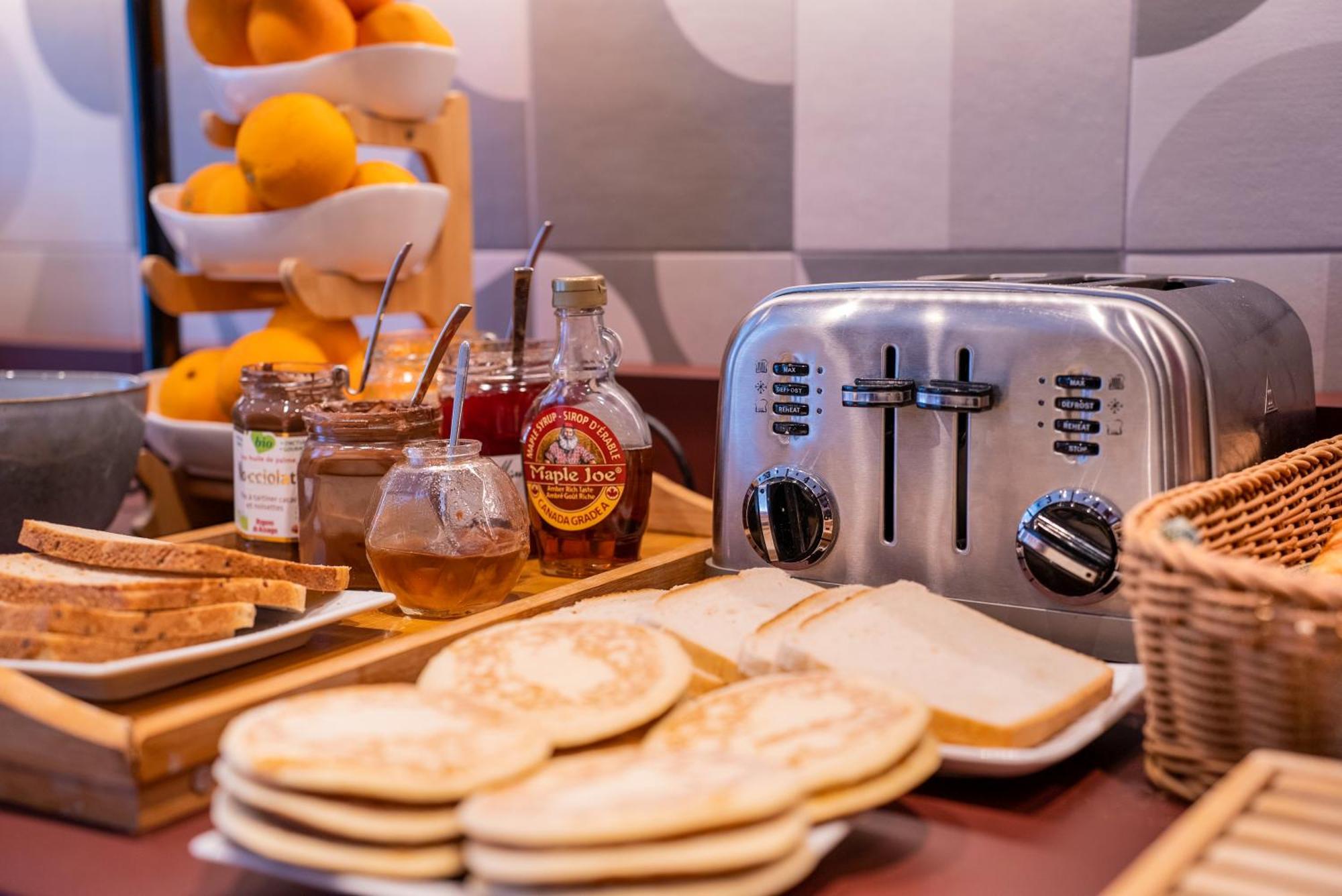 Hotel Ibis Styles Paris Montmartre Batignolles Esterno foto