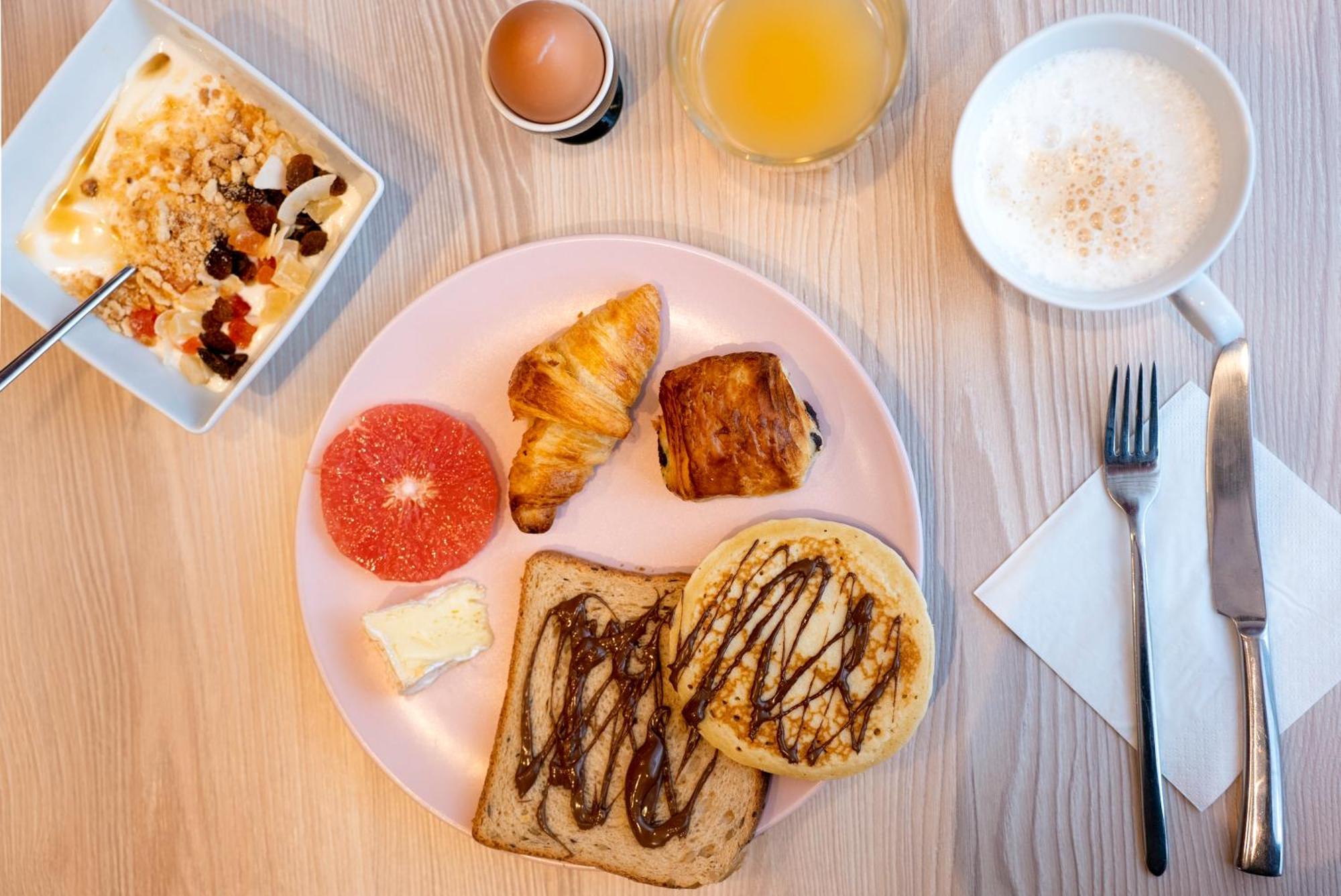 Hotel Ibis Styles Paris Montmartre Batignolles Esterno foto